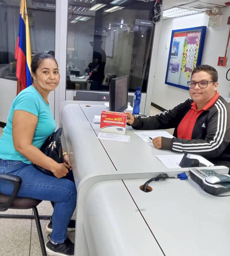 #8Ago En Amazonas, Cantv hizo entrega de equipo módem WiFi a la usuaria, Arelis Quilarque, habitante del sector Guaicaipuro I, parroquia Fernando Girón Tovar del municipio Atures, que hizo su solicitud a través de la VenApp del sistema 1X10 del Buen Gobierno.