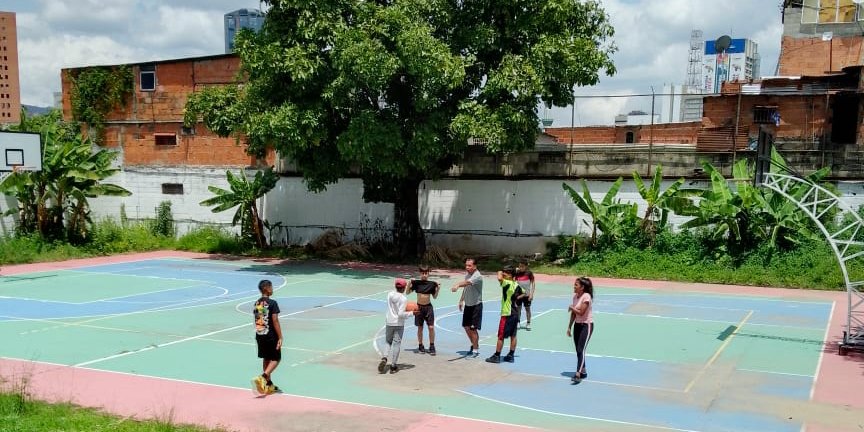 CDCEELRECREO's tweet photo. El día miércoles, nuestros niños y niñas disfrutaron de actividades físicas y recreativas en la U.E.N.B. "Francisco Sarmiento" 🤸

#EscuelasAbiertas 

@_LaAvanzadora 
@CDCECaracas 
@MPPEDUCACION 
@NicolasMaduro https://t.co/BrZ3ZPENdJ