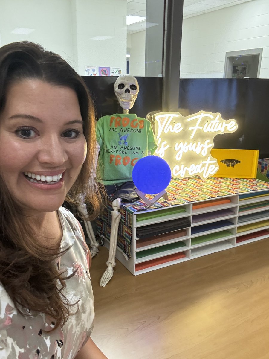 Stemothy and I are ready for open house <a href="/FBEFrogs/">Falling Branch Elem</a> ! 🐸
<a href="/mcps_va/">MCPS</a> #STEMEducation #elementarystem