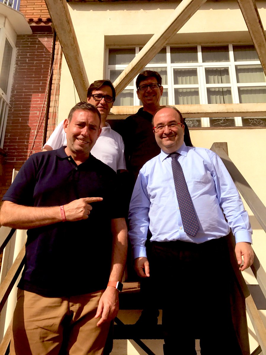 JoseantonioJun's tweet image. Y aquí empezaron muchas cosas. Son las escalerillas de incendios de la antigua sede del @socialistes_cat 
Hoy Cataluña tiene al mejor President posible. He trabajado con @salvadorilla y además de un gran gestor es una extraordinaria persona que tiene la gran virtud de haber sido…