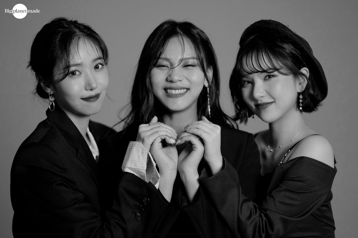 [211014] VIVIZ 🕊️ Update

💭: Behind-the-scenes photo from VIVIZ's profile shooting site
💭: You can view it on Naver’s ‘BPM’ post channel.
💭: 🔗