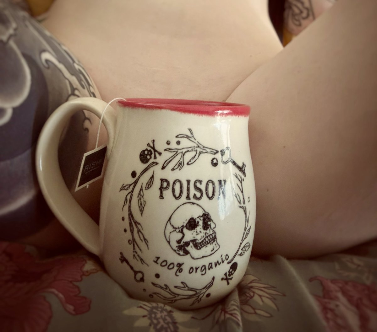 Alluringatnight's tweet photo. Care for a taste?

#picoftheday #Poison #creator https://t.co/5FaUusYLwa