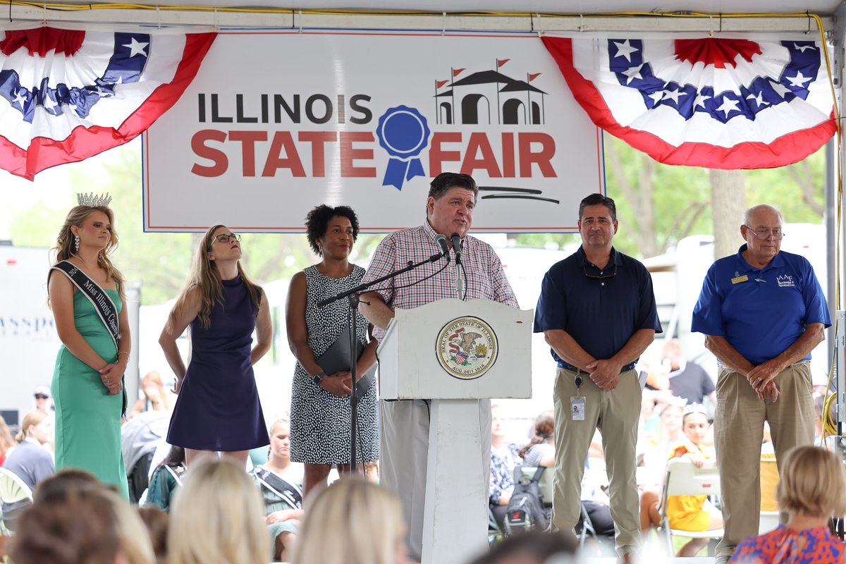 GovPritzker's tweet photo. It's showtime, Illinois!

The @ILStateFair celebrates our state, people, food, and proud agricultural traditions.

Last year, we saw more than 700,000 come to Springfield — and I know we'll set an even higher record in 2024. https://t.co/lHTUfejcGi
