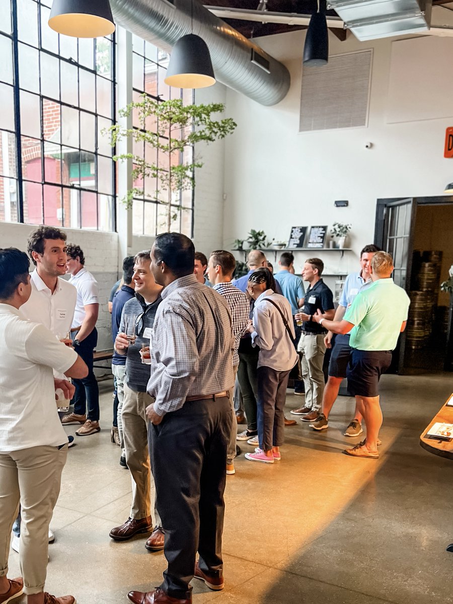 washuolin's tweet photo. We had a blast meeting with members of our inaugural Flex MBA class this week! Students got to informally meet each other, say hello to faculty and staff and break the ice before the official start of the school year. August 26th can't come soon enough! 😃

#FlexMBA #WashUMBA https://t.co/z3lT6OwEnf