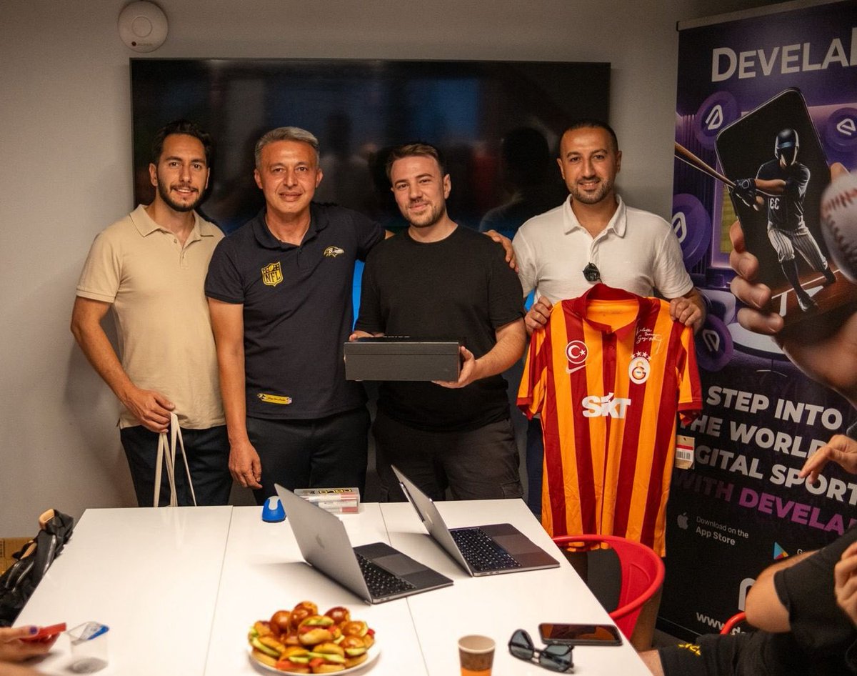 SocialGalFans's tweet photo. Forma için teşekkürler 💛❤️
08.08 ⚽️🇹🇷
#WorldFanTokenDay https://t.co/LWvlPXFkJu