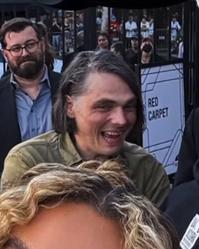 KlSS4GERARD's tweet photo. TWO NEW PHOTOS OF THE SWEETEST ANGEL https://t.co/Gov9q1PyRp