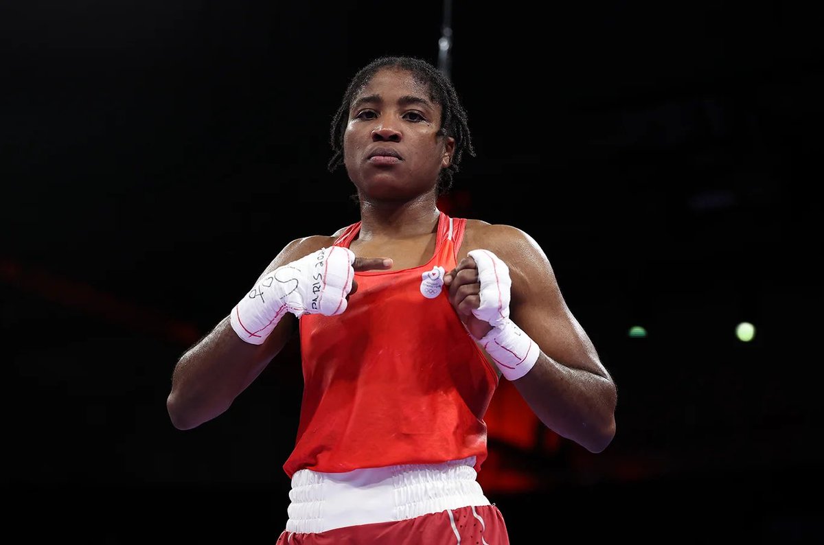 Mediavenir's tweet photo. 🥉 La boxeuse et réfugiée Cindy Ngamba remporte la TOUTE PREMIÈRE MÉDAILLE OLYMPIQUE DE L’HISTOIRE DE L’ÉQUIPE DES RÉFUGIÉS, en décrochant le bronze en -75 kg. (France 24) #Paris2024 https://t.co/DYKeJ8IoR6