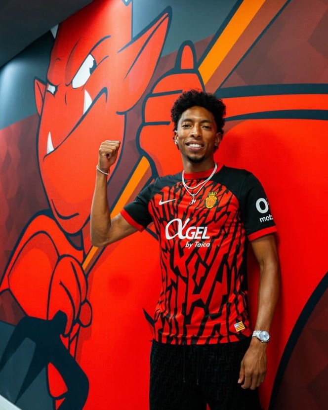 1 año de esto, pero ahora con nueva equipación <a href="/RCD_Mallorca/">RCD Mallorca</a> 🤝🏻