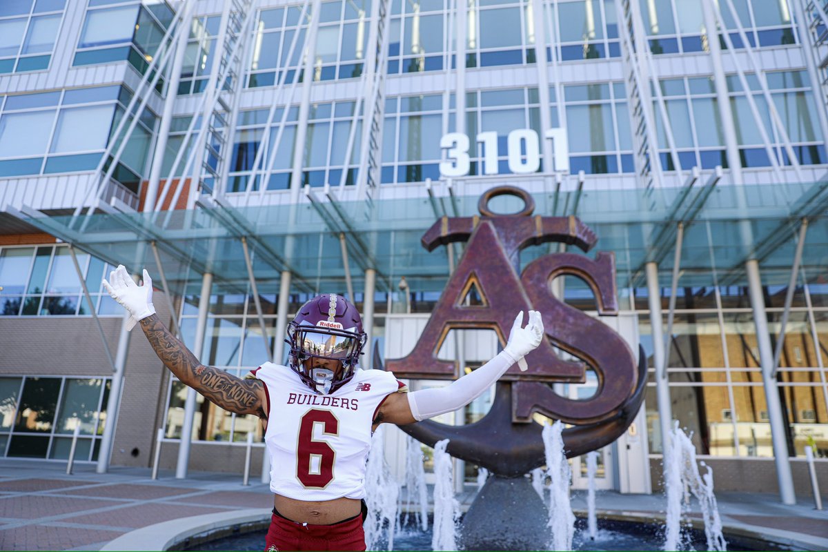 New threads for football season!

Come check them out next Saturday at Fan Day!

#GoBuilders
