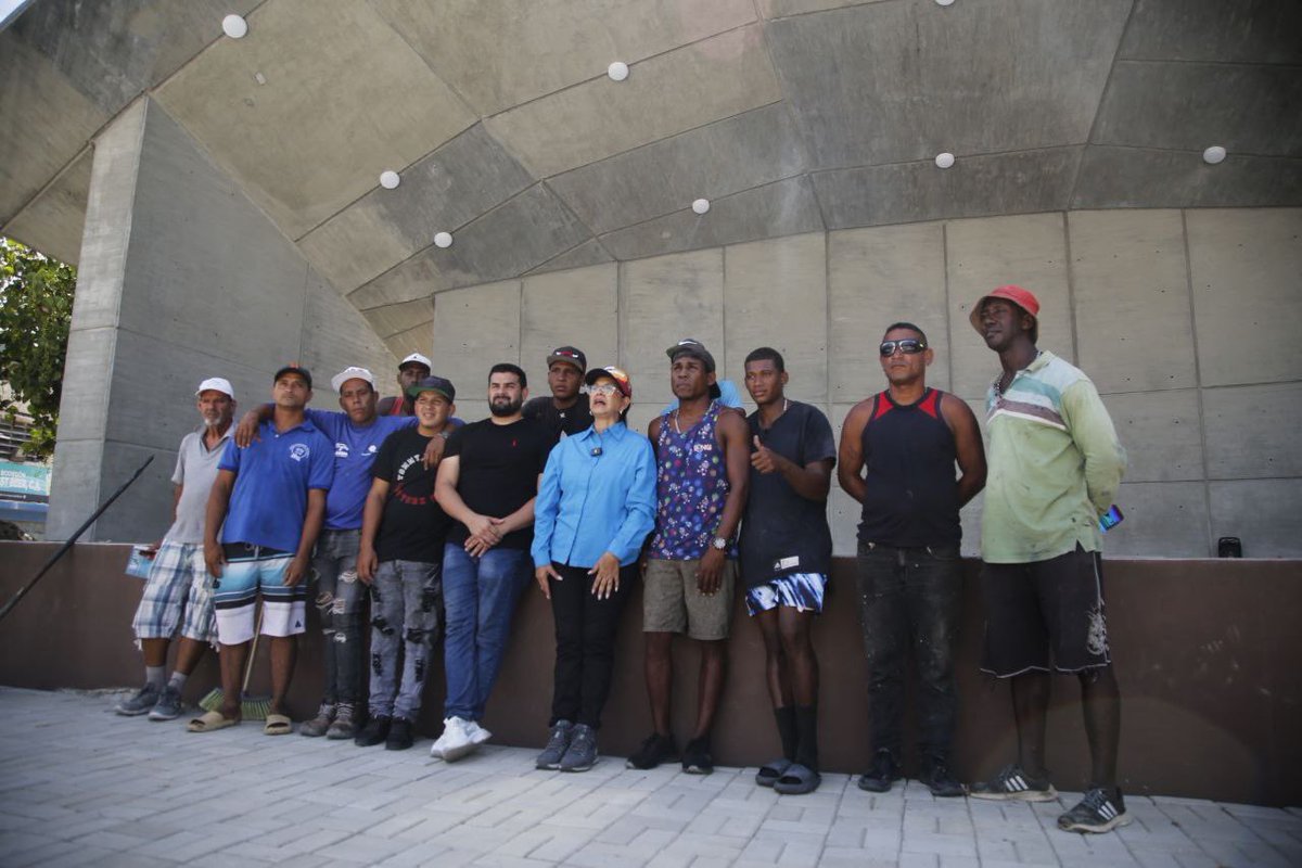 Nos vinimos a ver los avances de la Construcción de una Concha Acústica, que tendrá: 200 mts2 de Construcción, 4.700 mts2 de Adoquines en el Boulevard del Malecón, Módulo de Baños Públicos, Iluminación, 2 Canchas Deportivas con Gradas y la Construcción de un Restaurante