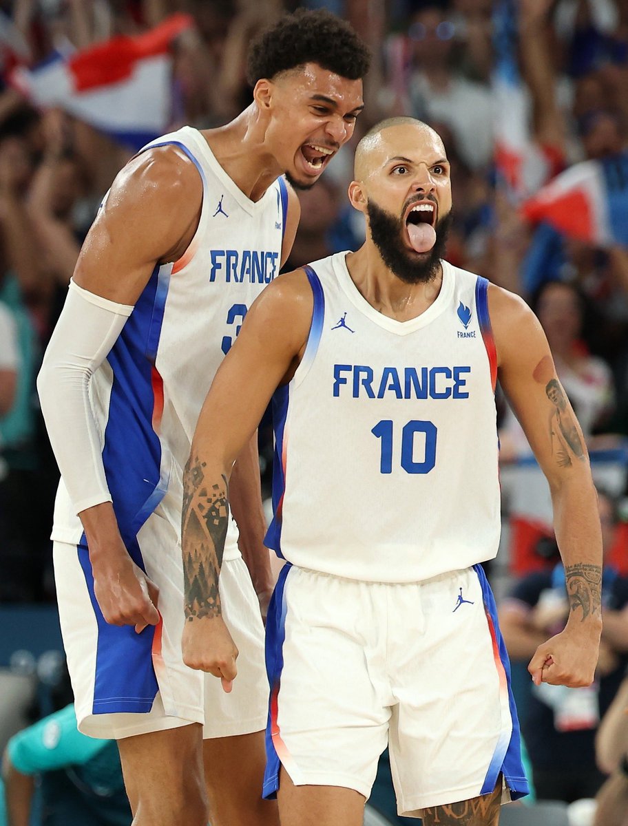 BleacherReport's tweet photo. USA VS. FRANCE FOR GOLD 🥇

CAN’T WAIT 🍿 https://t.co/GpIcFLJjiQ