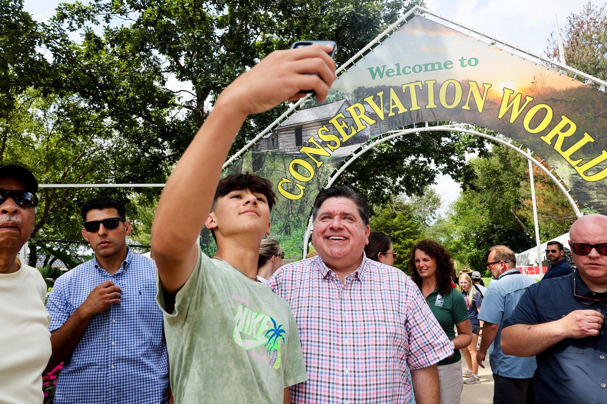 GovPritzker's tweet photo. It's showtime, Illinois!

The @ILStateFair celebrates our state, people, food, and proud agricultural traditions.

Last year, we saw more than 700,000 come to Springfield — and I know we'll set an even higher record in 2024. https://t.co/lHTUfejcGi