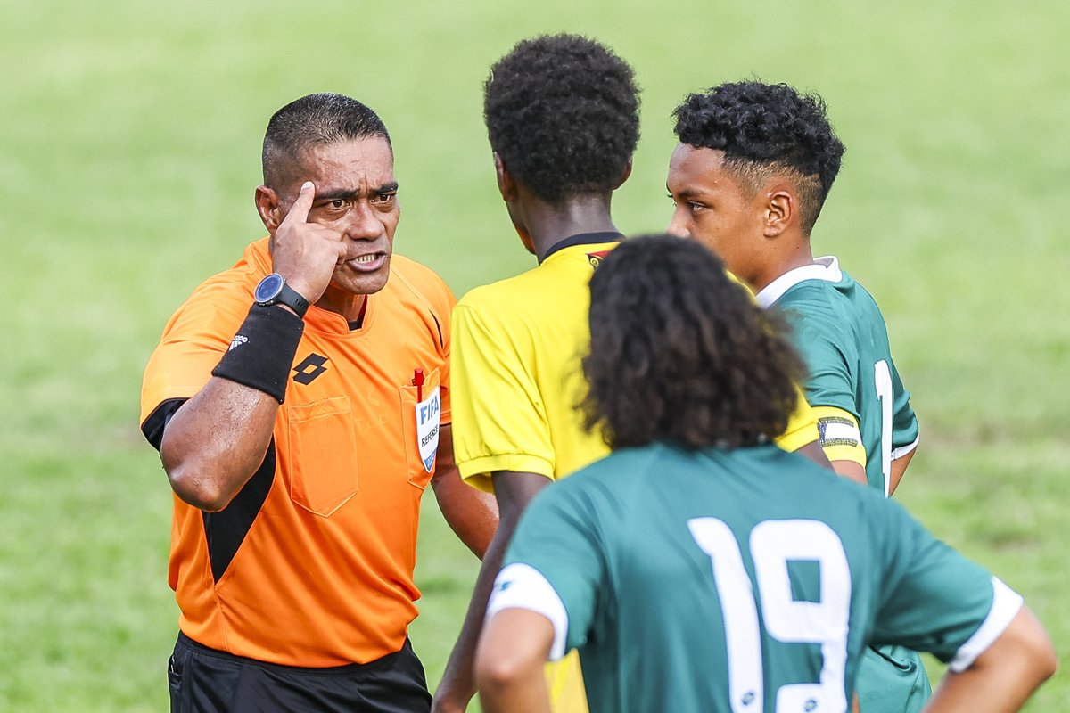 OFCfootball's tweet photo. 📷 PHOTOS | A shout out to the referees, assistant referees, assessors, fitness instructor, and technical analysts working at the OFC U-16 Men's Championship in Tahiti 🇵🇫 ⚽

#️U16M https://t.co/ZyCnjWXCTs