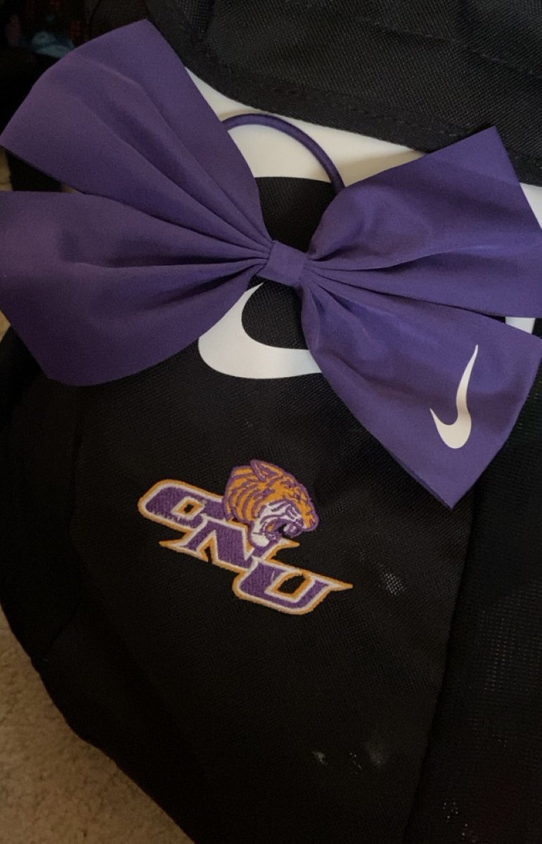 I have ALWAYS been the girl who throws with a bow in her hair. I started wearing them for track meets in middle school. Cleaning out my college track bag and I pulled this out of the side pocket. Man am I fighting back tears #retiredathlete 🎀🐯🥹