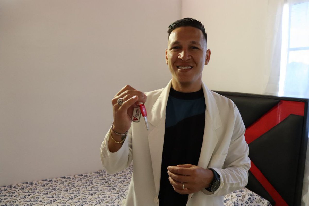 #EnVivo📺 || Beneficiaria, Dioangerlis González: Soy doctora ginecobstetra y mi esposo es médico cirujano, tenemos dos niños. Anteriormente vivíamos pagando alquiler en Santa Cruz de Aragua, pero nunca perdimos la fe de lograr una casa propia. 

#PuebloSonrienteYEnPaz