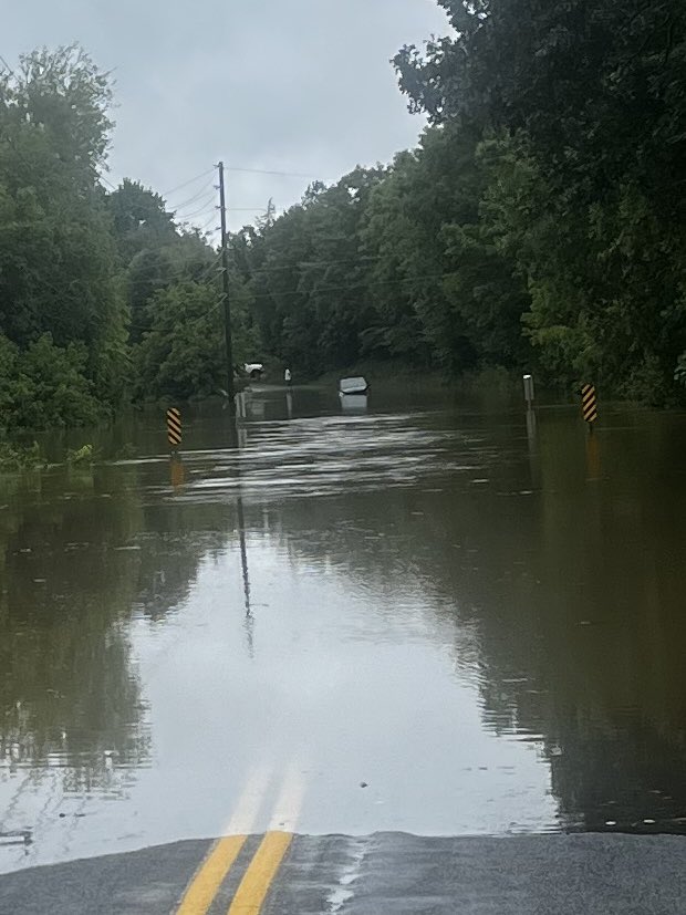 YCSO_SC's tweet photo. ROAD CLOSED: Strait Rd. at Auten Rd. Yes. That is a car in the flood water. The driver and passengers are ok. Folks, we've warned you and warned you about the dangers of driving around barricades, this is what happens. #YCSONews #YoCoNews #traffic #scwx #yocowx https://t.co/0D657LneMx