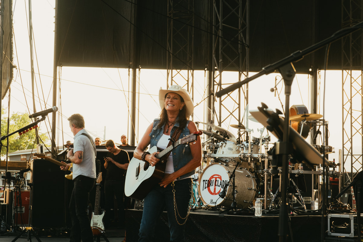 Terri Clark tweet media