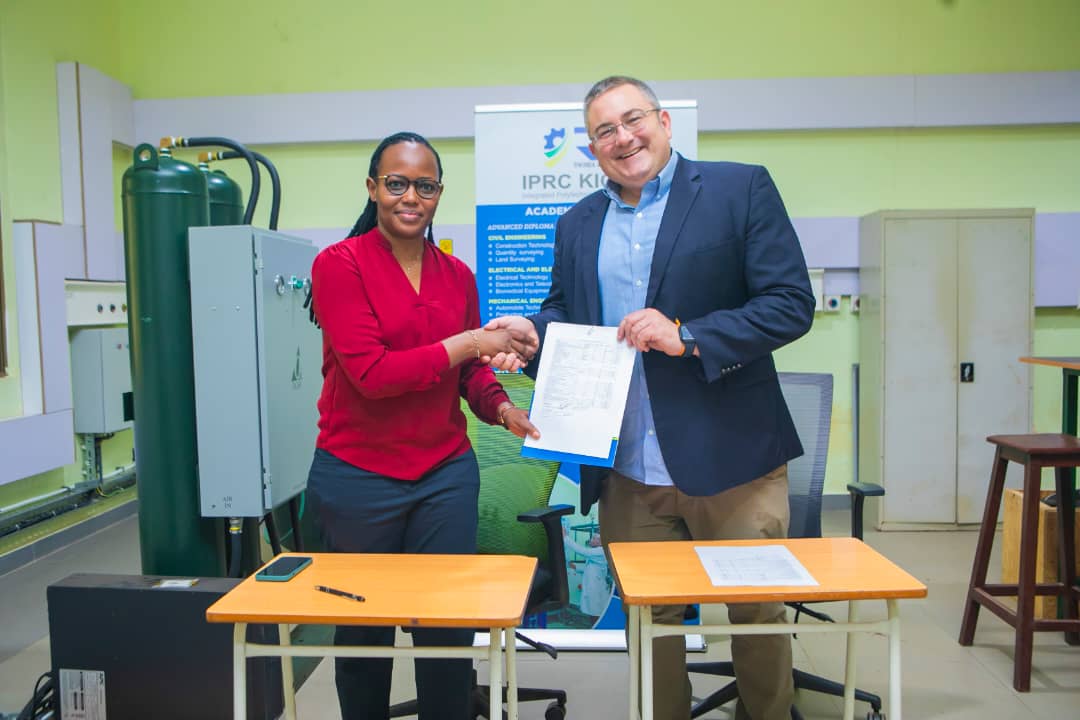 BuildHealthIntl's tweet image. Earlier this month, BHI&apos;s #MedicalOxygen team oversaw the handover a PSA plant, essential tools, &amp;amp; supplies, to Rwanda Polytechnic Integrated Polytechnic Regional College (@IPRCKigali). This initiative enables comprehensive operation training, maintenance, &amp;amp; repair of PSA plants!