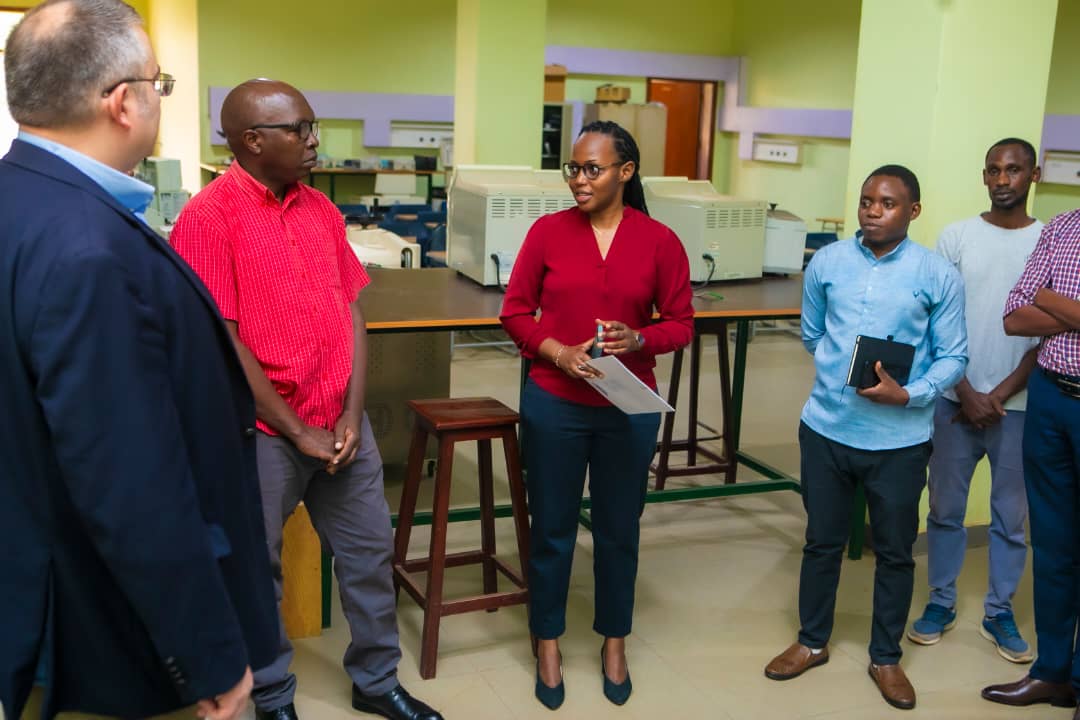 BuildHealthIntl's tweet image. Earlier this month, BHI&apos;s #MedicalOxygen team oversaw the handover a PSA plant, essential tools, &amp;amp; supplies, to Rwanda Polytechnic Integrated Polytechnic Regional College (@IPRCKigali). This initiative enables comprehensive operation training, maintenance, &amp;amp; repair of PSA plants!