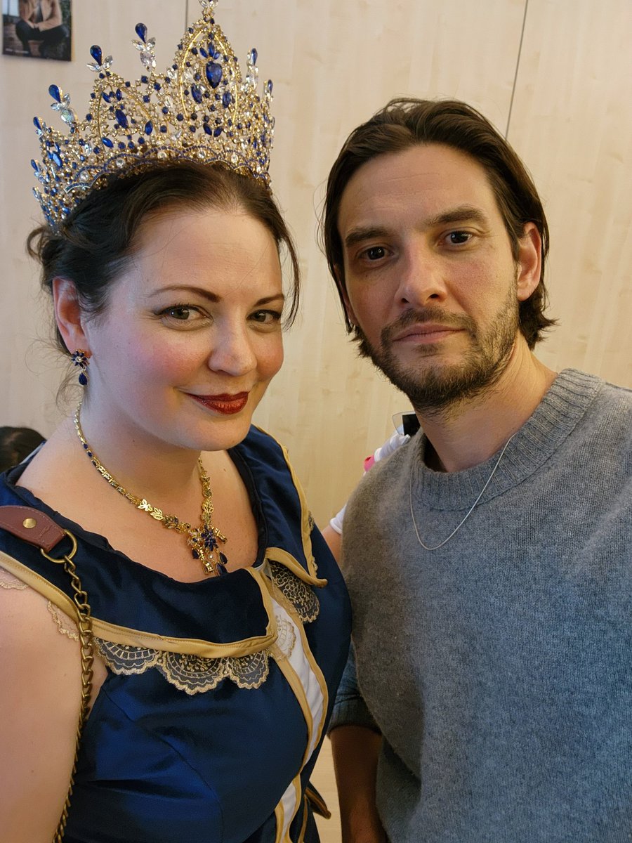 M_Pdragon's tweet photo. So amazing meeting the incredible @benbarnes again. Such an absolute gentleman, he could not be sweeter if he tried.
#shadowandbone #SaveShadowAndBone #benbarnes #generalkirigan #darkling #grishaverse #alinastarkov #sunsummoner #westworld #punisher #chronicalsofnarnia #narnia https://t.co/biQpD2KaQZ
