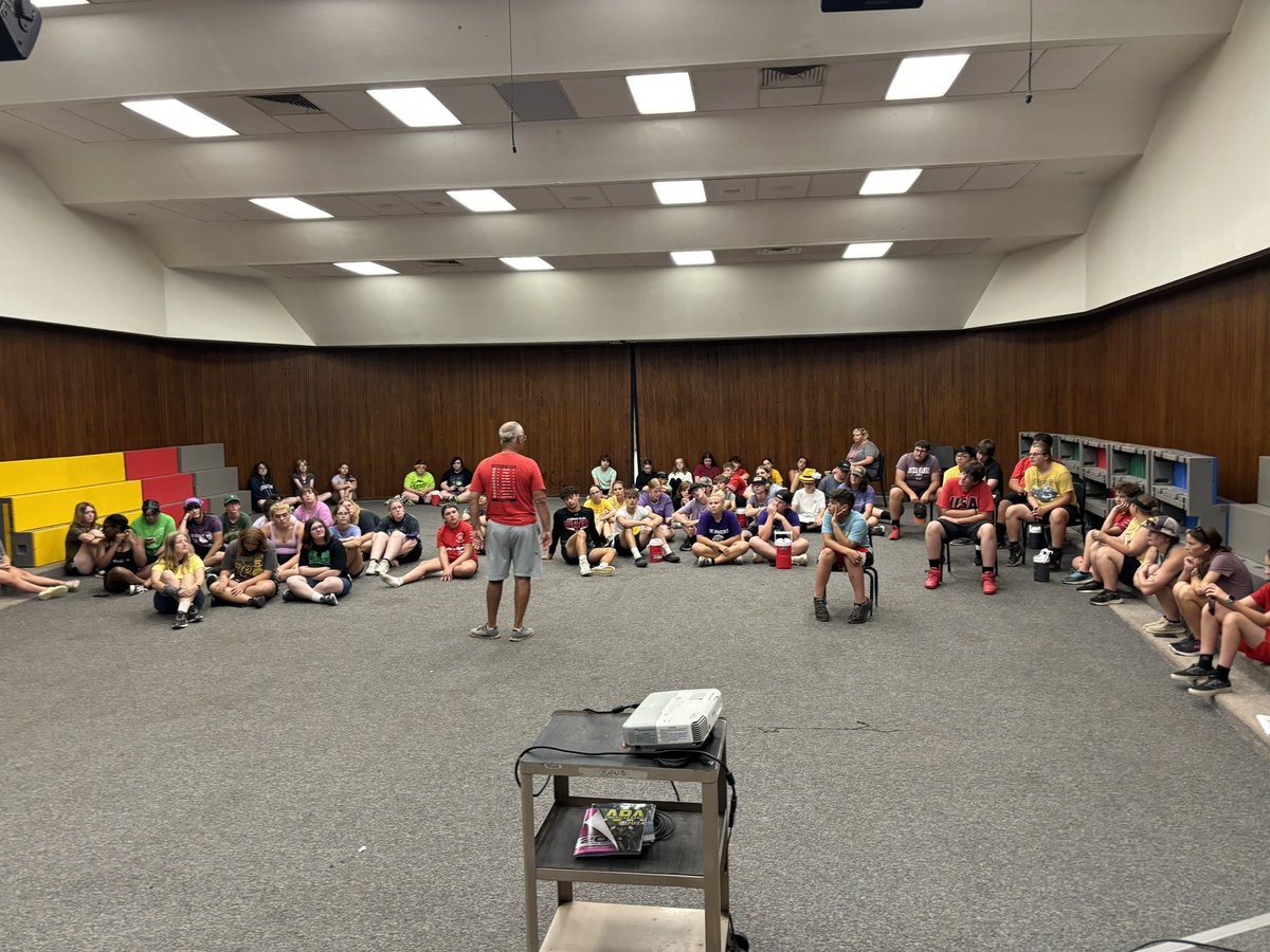 lebandofpride's tweet photo. Coach Smith coming in to round out the week for us and give us some truly inspiring words!! Coach has been Head Varsity Football Coach, Athletic Director, and just about everything else at Logan Elm!! He truly represents what it means to #BeABrave!!! https://t.co/igXD24a9Ys