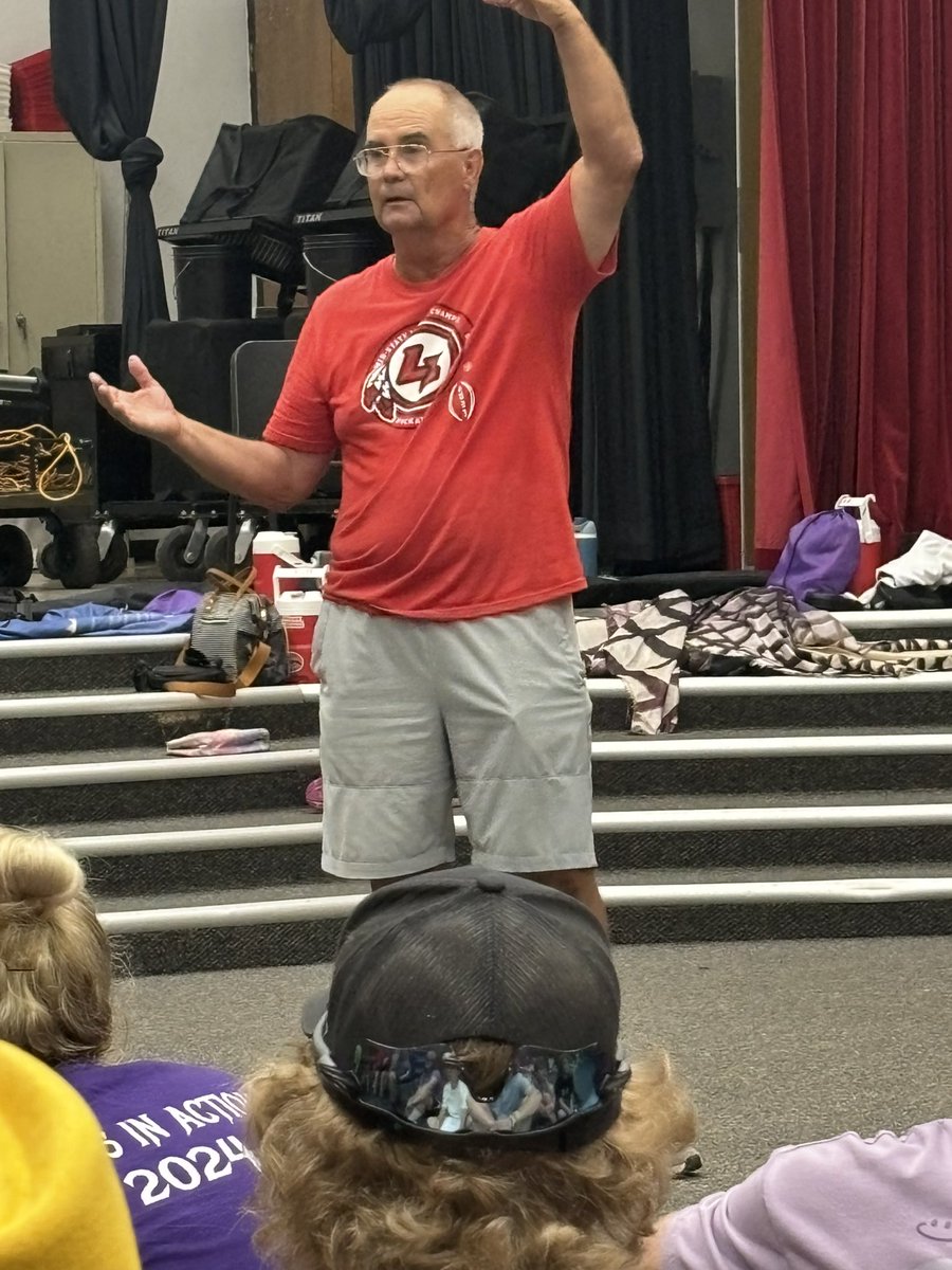 lebandofpride's tweet photo. Coach Smith coming in to round out the week for us and give us some truly inspiring words!! Coach has been Head Varsity Football Coach, Athletic Director, and just about everything else at Logan Elm!! He truly represents what it means to #BeABrave!!! https://t.co/igXD24a9Ys