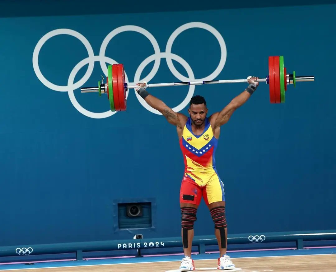 Julio, aunque la experiencia en los Juegos Olímpicos de París 2024 no haya salido como esperabas, quiero que sepas que tu valentía y dedicación son dignas de admiración. 

Cada atleta enfrenta retos y obstáculos, y lo importante no es solo el resultado, sino el camino recorrido.