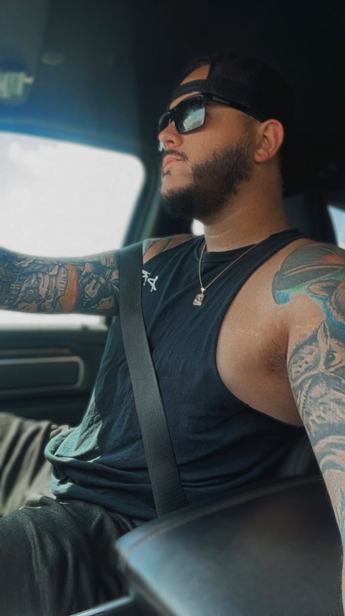 - 30
- No Kids
- 1 dog
- “6’7
- Brown/Green eyes