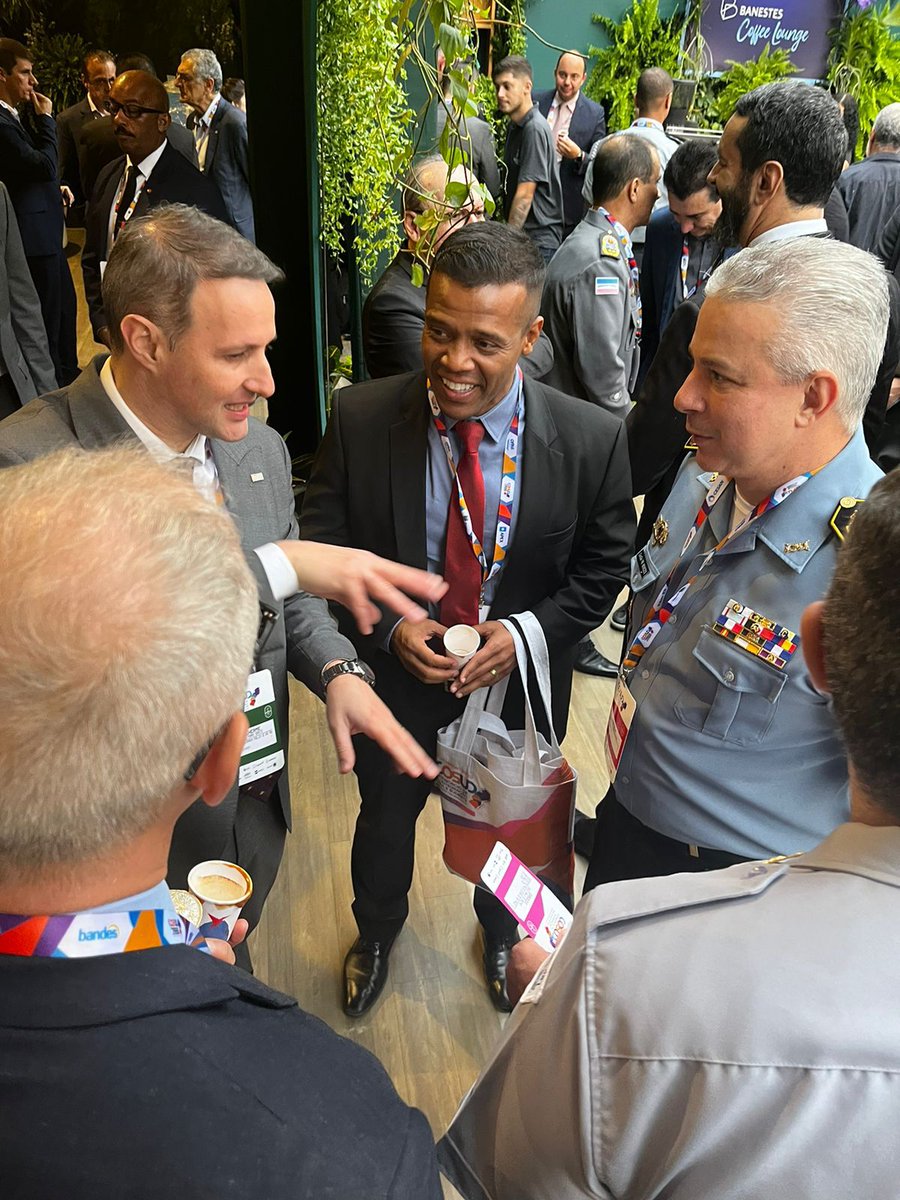 PMERJ's tweet photo. Participação do Coronel Menezes no #COSUD, objetivo de fortalecer a cooperação entre os governos do #Sul e #Sudeste. A #SEPM dialogará em defesa de nosso estado. Conte com a #PMERJ. https://t.co/pkdmFIPK84