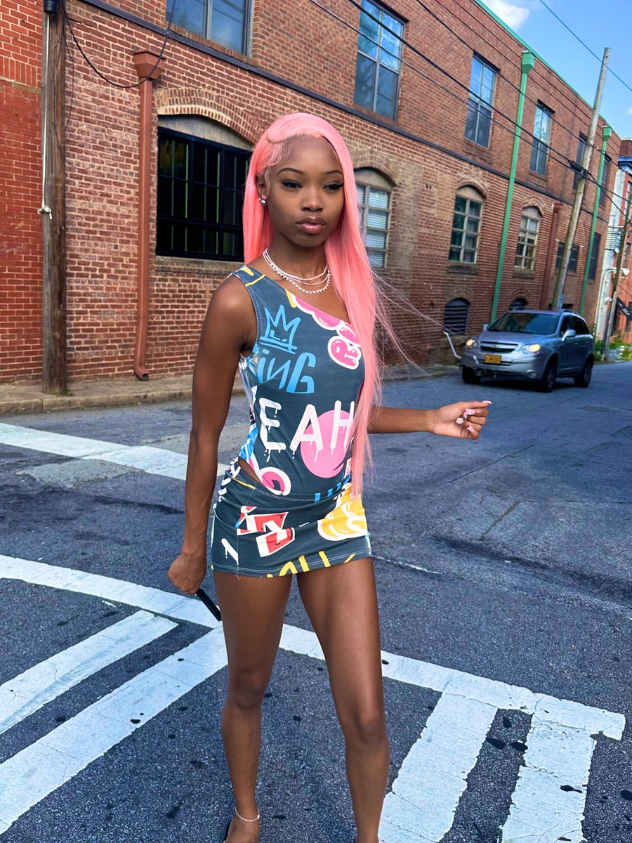 pprincessjay_'s tweet image. u see me walking down the street, wyd?