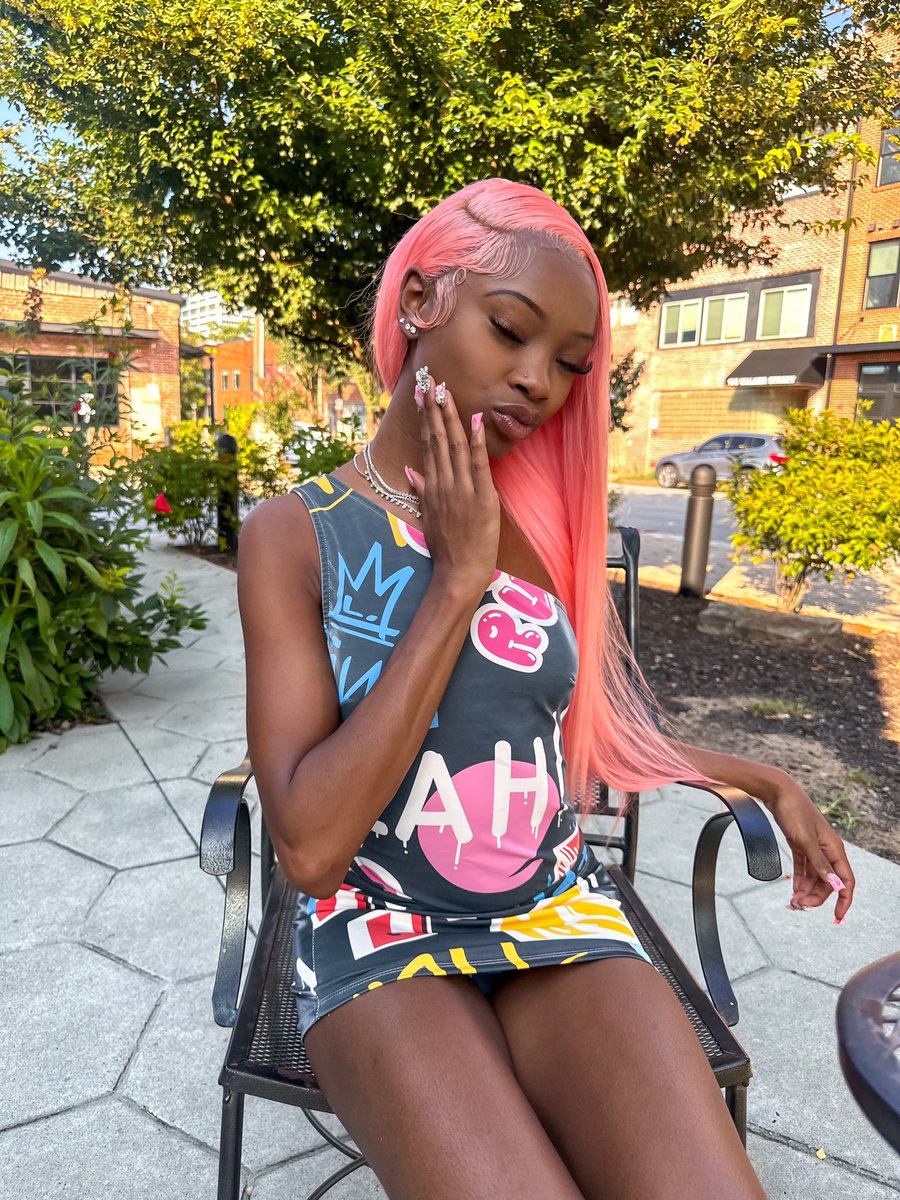 pprincessjay_'s tweet image. u see me walking down the street, wyd?