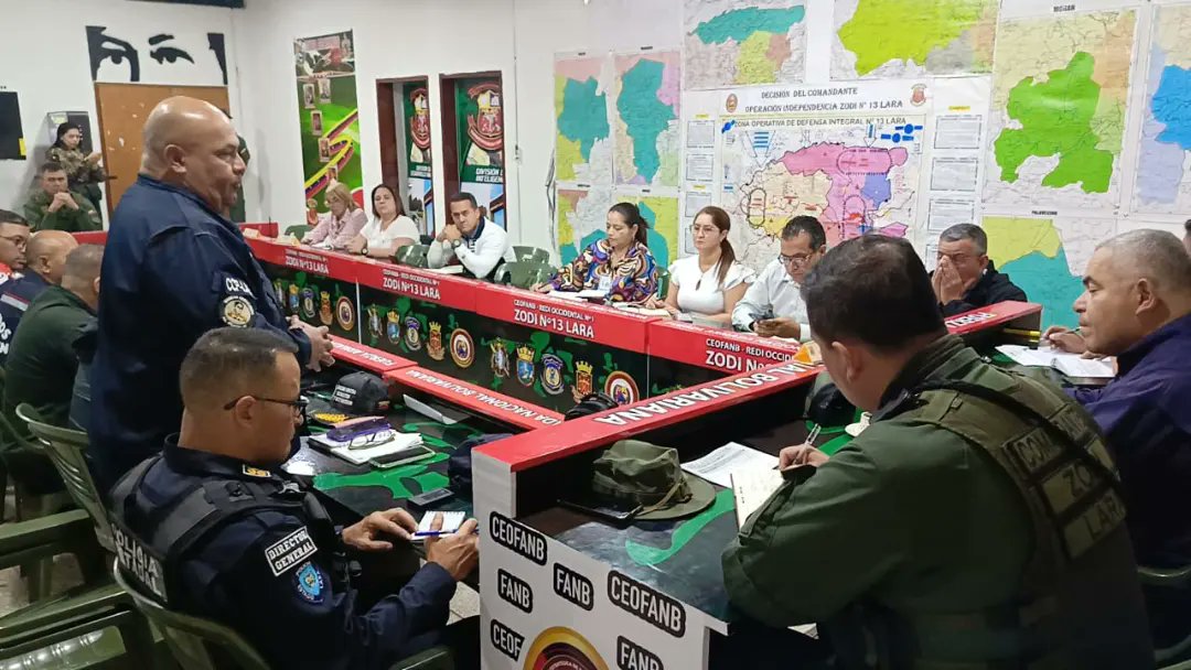 #Agosto ||• El Secretario de Seguridad G/D <a href="/maldonado_amg/">Martin Maldonado.</a>, acompañó al ciudadano <a href="/AdolfoP_Oficial/">Adolfo Pereira Gobernador</a>, junto al comandante de la ZODILARA y representantes de los OSC, a reunión de coordinación.