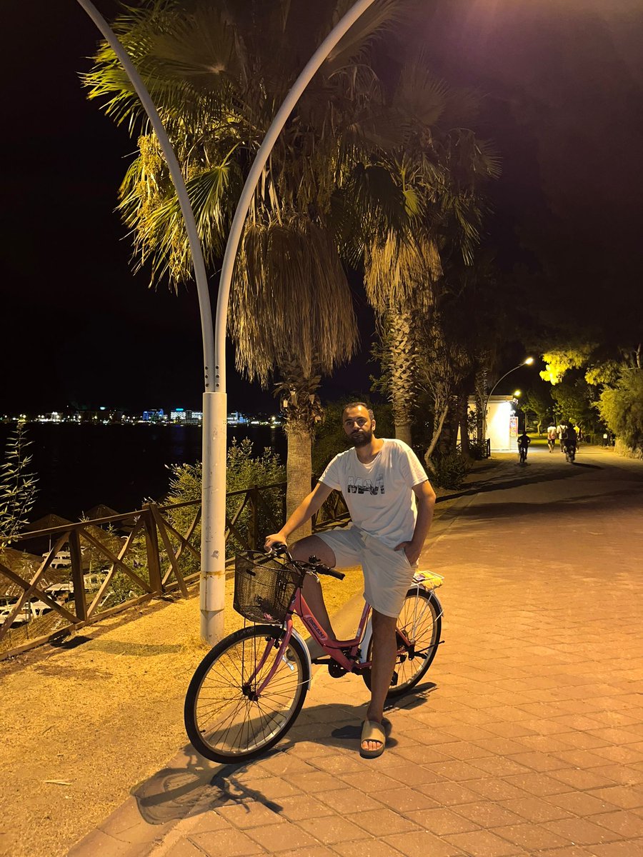 UfukSuer's tweet photo. Kızım belalıyım diyorum niye anlamıyorsunn! 

#Marmaris https://t.co/SMn9wmhUXf