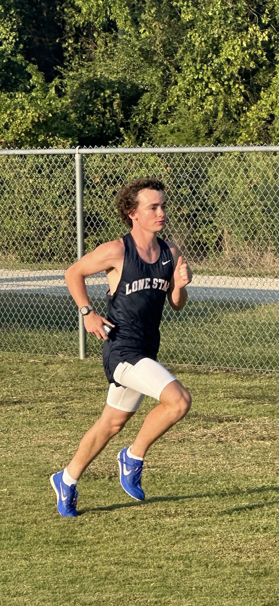 simonfox07's tweet photo. Start of Senior season with a 4am wake up and a solid run to kick it off.  
Handoff - Run - Icewater!   @CoachJohnson93 @TheCoachHawkins @XC_lshs @pfoxjr #dontsettle
#runninrangers https://t.co/oxnAtyQv62