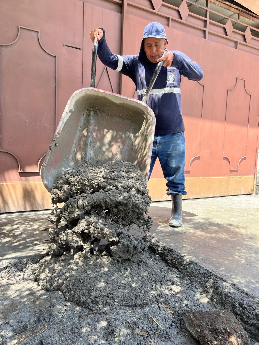 AlcaldiaAntiguo's tweet photo. ¡Trabajamos para mejorar el paso peatonal de nuestro Distrito!
Seguimos trabajando en la reparación de aceras de:
➡️Av. Albert Einstein
➡️ Calle Circunvalación
.
#DistritoAntiguo https://t.co/blEQrScNUR