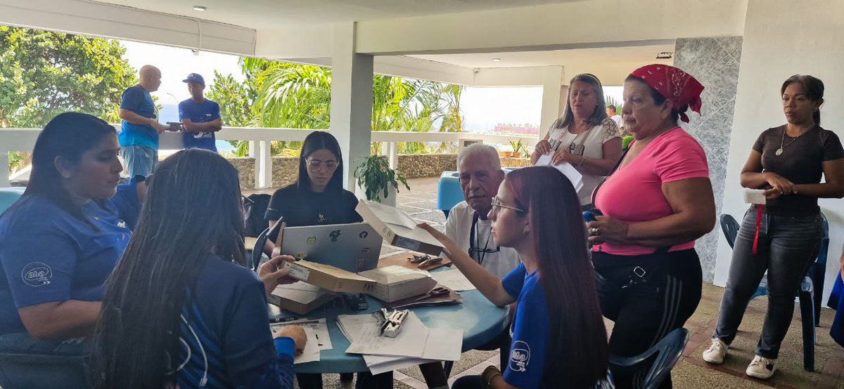 #8Ago La Empresa avanza en La Guaira con una nueva jornada de entrega del servicio Aba Ultra, 100% fibra óptica de Cantv, mediante la comercialización e instalación de equipos ONT a más de 80 familias de Res. Macuto Mar, para brindar Internet de altas velocidades en los hogares.