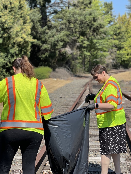 PowerLightTech's tweet photo. PowerLight recently adopted a street near our office in Kent as part of @cityofkent Adopt-a-Street program. We had a great time on a sunny afternoon beautifying our area. Thanks to all who participated! #WeAreKent #KentWA https://t.co/AuEBdGc7lw