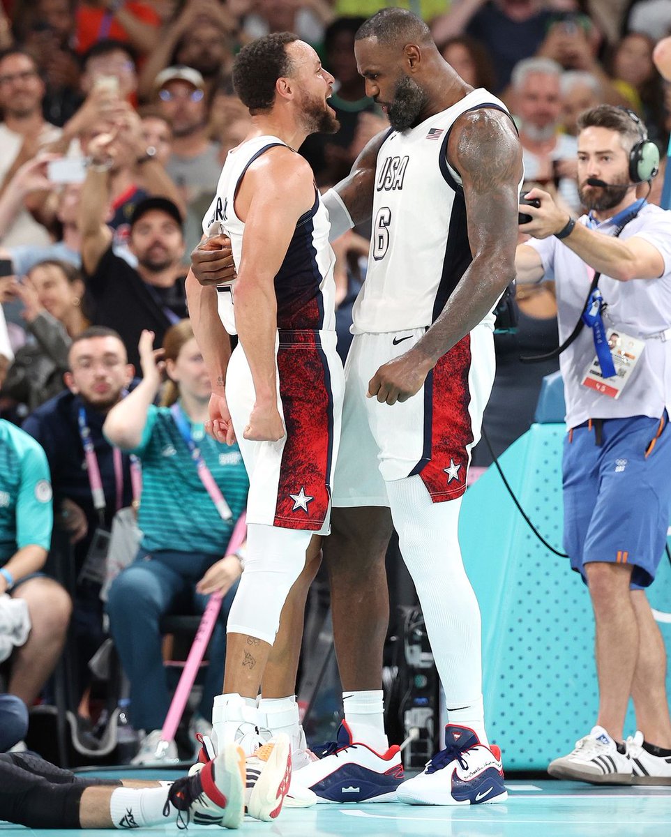 LeBron James em entrevista:

"Admito que senti tesão. Quis beijar o Stephen Curry."