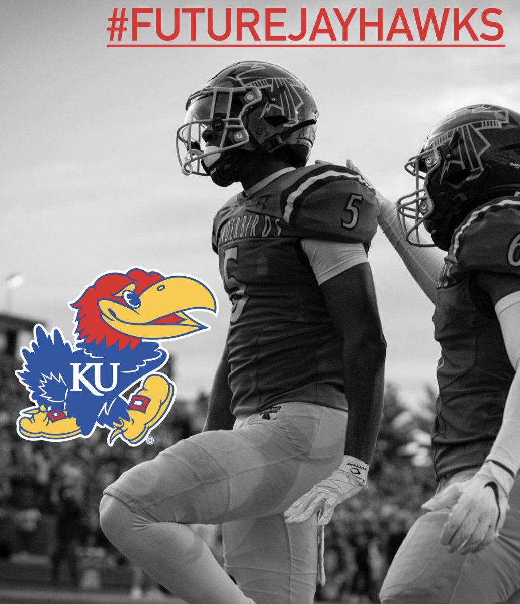 B2SKUFootball's tweet photo. 🚨 2025 S Trey Daniels, the #1 recruit, has committed to Kansas. 

Our staff had boots on ground in Nebraska’s backyard, 59 minutes away from the campus. 

Daniels picked the Jayhawks over Nebraska &amp; Kansas St.

• 5-star (1st in school history)
• Bellevue West HS (Bellevue, NE) https://t.co/fBE2zdvppE
