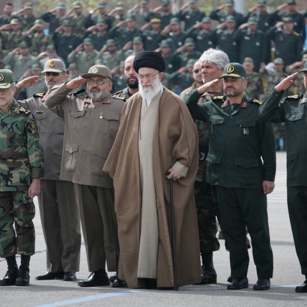 🚨🇮🇷 ÚLTIMA HORA: Irán está moviendo lanzadores de misiles, realizando ejercicios militares y advirtiendo a todas las aerolíneas que se mantengan fuera del espacio aéreo iraní.

Vía <a href="/jacksonhinklle/">Jackson Hinkle 🇺🇸</a>
