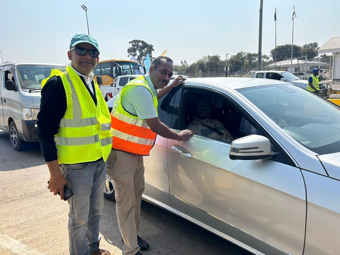 zinaraZW's tweet photo. Making waves with our #BackFromSchool Happy Hour Promotion with the @tradekingszim  Team  at Goromonzi and Norton tollgates giving away free passes and product samples.

#PartnersForProgress 
#HappyHourPromotion https://t.co/VoJdFKlCkz