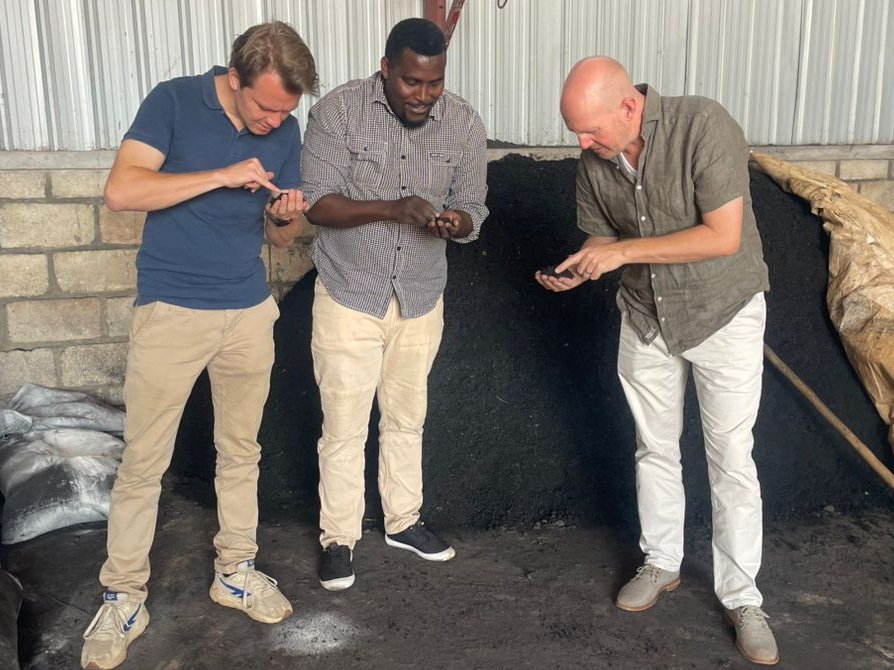 Exciting collaboration on the horizon! Titus van Boekel (Traide Rwanda) &amp; Michiel Bakkum (Safisana Holding BV) visited AgroEnable’s Biochar Facility in Rwamagana, exploring innovative climate-smart solutions for Rwanda’s agriculture. T#SafisanaHoldingBV #DOENFoundation #TNO #CSA