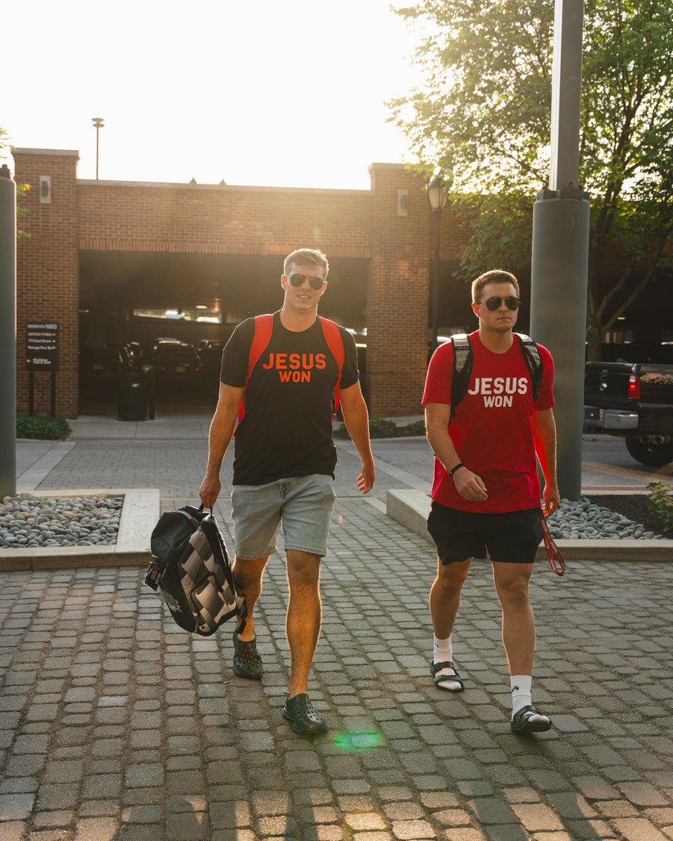 TreVeyonH4's tweet image. JESUS WON! Click the link in my bio and join me and my brothers in spreading Jesus name! 
Jesus died on the cross and shed His blood to pay the price for our sins so our sins can be forgiven and we can be made right with God, and three days later he rose, overcoming the power of…