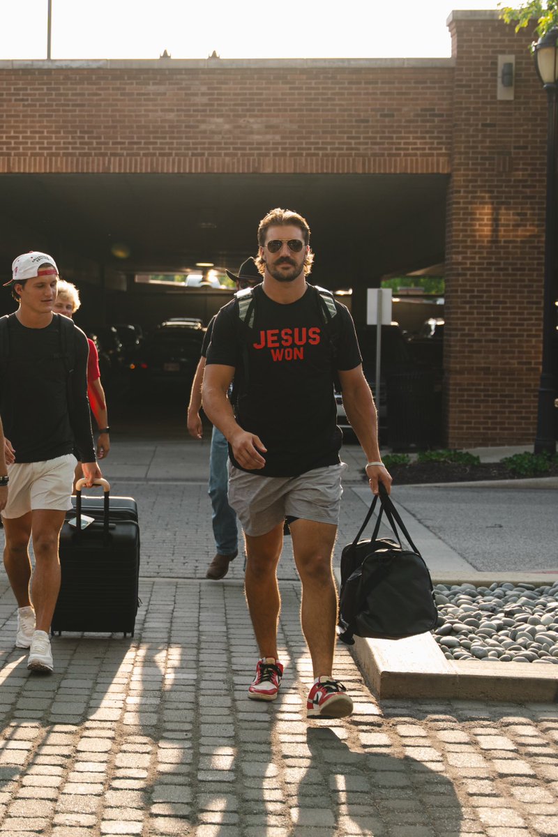 TreVeyonH4's tweet image. JESUS WON! Click the link in my bio and join me and my brothers in spreading Jesus name! 
Jesus died on the cross and shed His blood to pay the price for our sins so our sins can be forgiven and we can be made right with God, and three days later he rose, overcoming the power of…