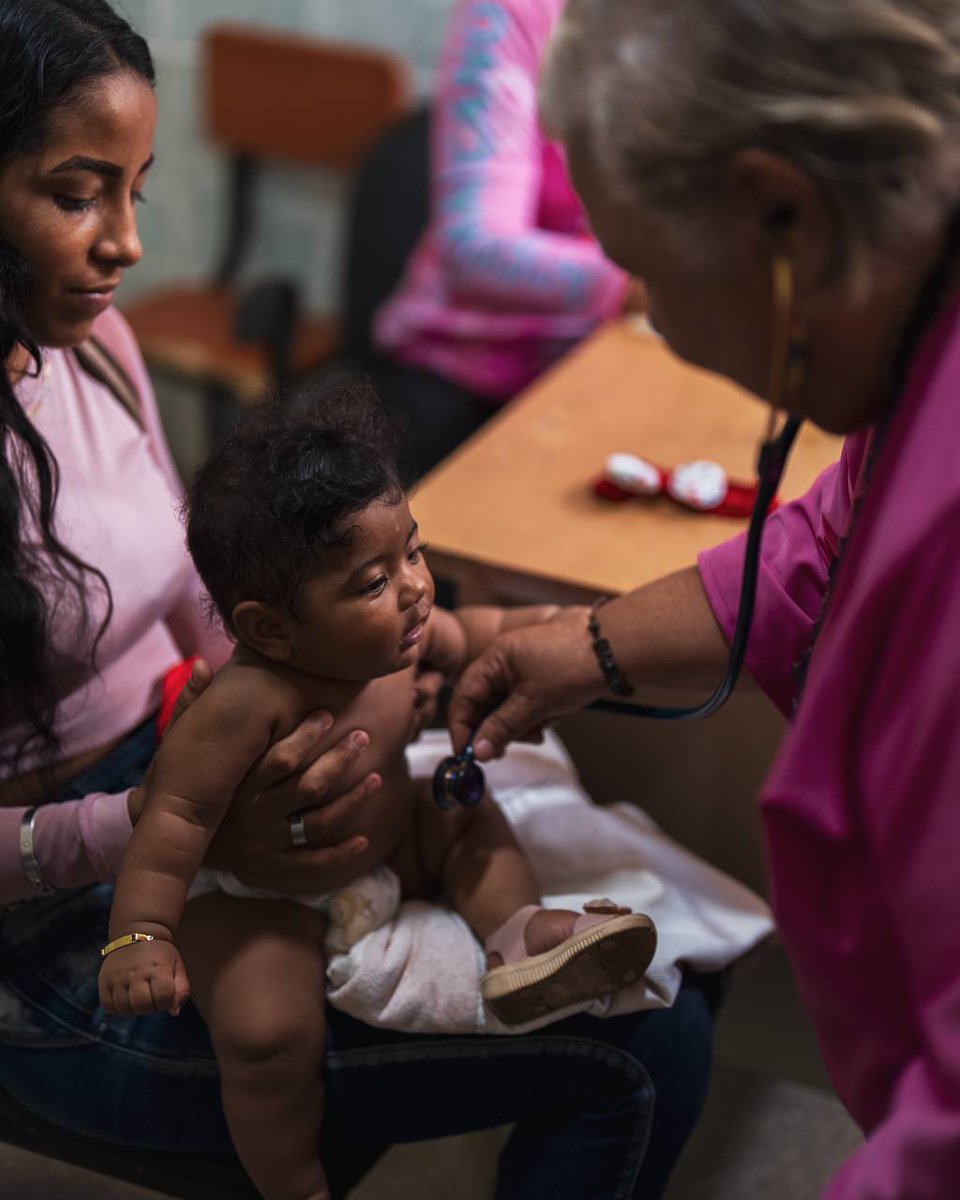 YajairaApsuv's tweet photo. En una jornada especial de Parto Humanizado, atendimos a mujeres y niños en varias especialidades médicas, en el CDI Core 8, parroquia Unare. Gestión y trabajo de nuestro presidente @NicolasMaduro y el gobernador @amarcanopsuv 
¡La salud es prioridad! https://t.co/8NhLUzP44O