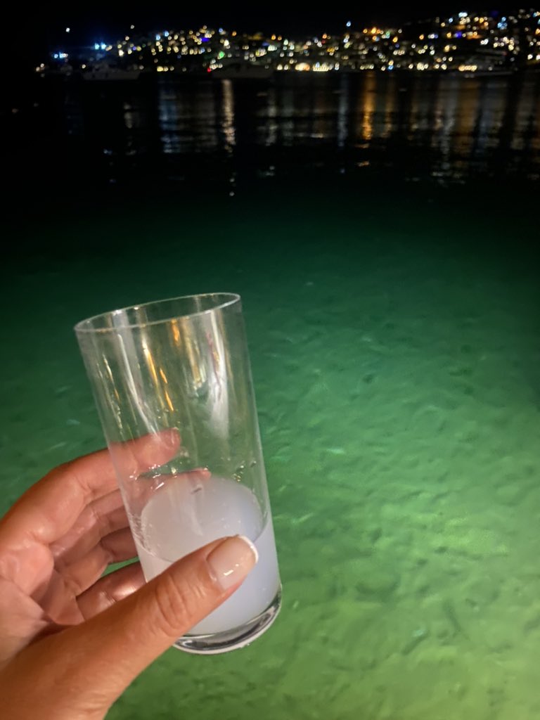 Lalesalkim's tweet photo. 40 yıllık ömrüm kalmadı ki kahve içip hatırını bekleyeyim. En iyisi sen gel biz rakı içelim içtiğimiz gün ölmeyelim. https://t.co/wRipCJJhDA
