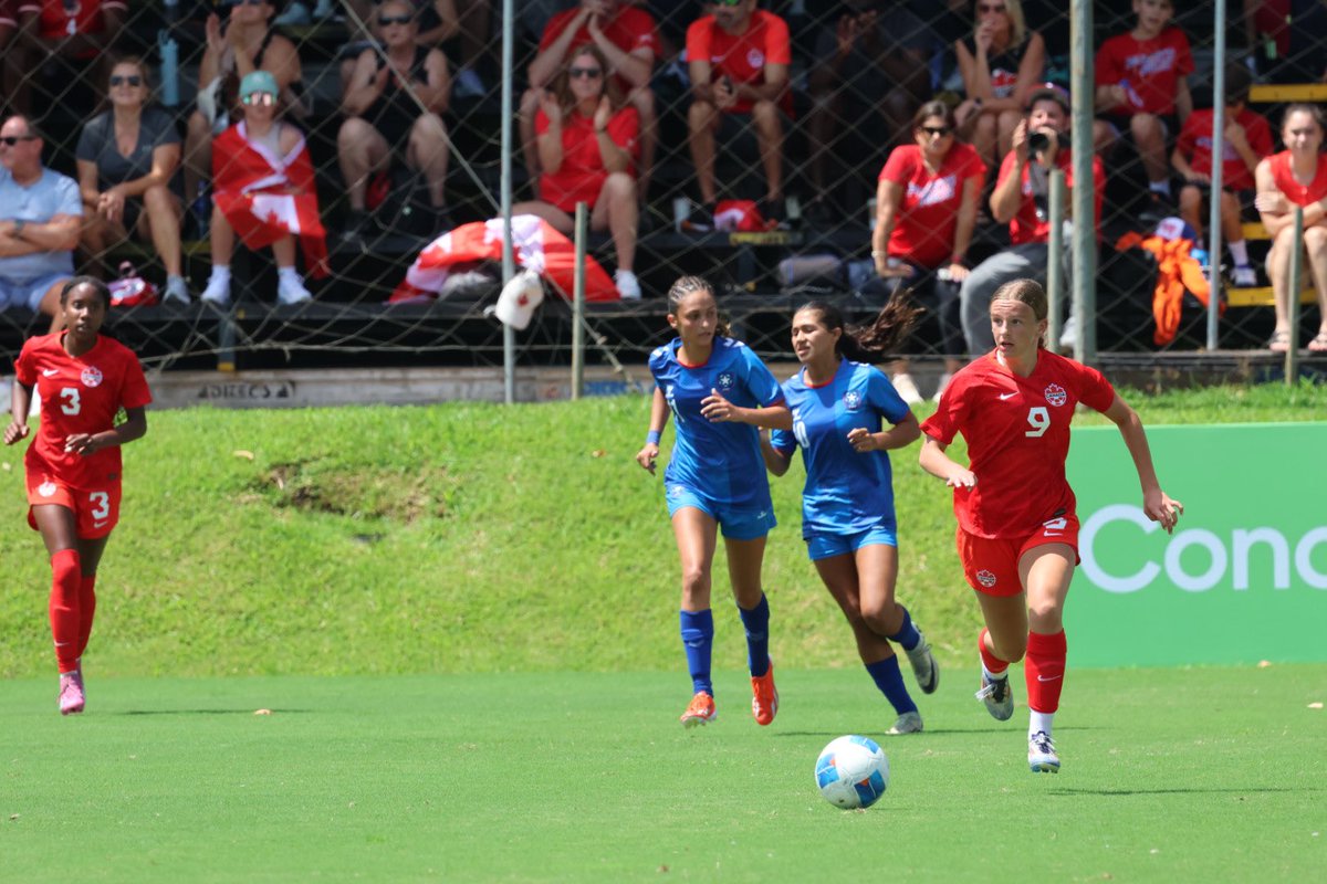 CANWNT's tweet photo. Some flicks as we wrap up group play 📸 //

Quelques photos alors que nous terminons la phase de groupe 📸

#CANW15 https://t.co/Ewz8gamQZt