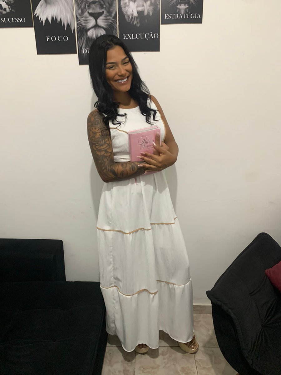 Gratidão a Deus por mais um ano de vida , obrigada senhor pela sua imensa misericórdia e seu infinito amor ! 2,3 🙏🏽❤️✨