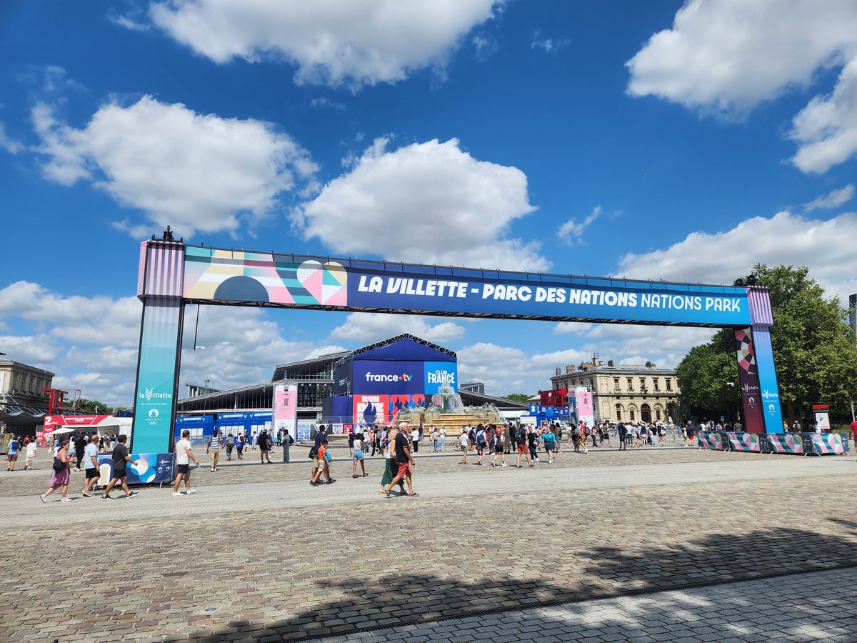 #Paris2024 Just arrived in #Paris and already riding a (public) bike along the canal to get from #StadeDeFrance to #VillagedesNations &amp; #ClubFrance. Cycling was the fastest way to get there! 
What a great achievement!👍
#softmobility #cleantransport
