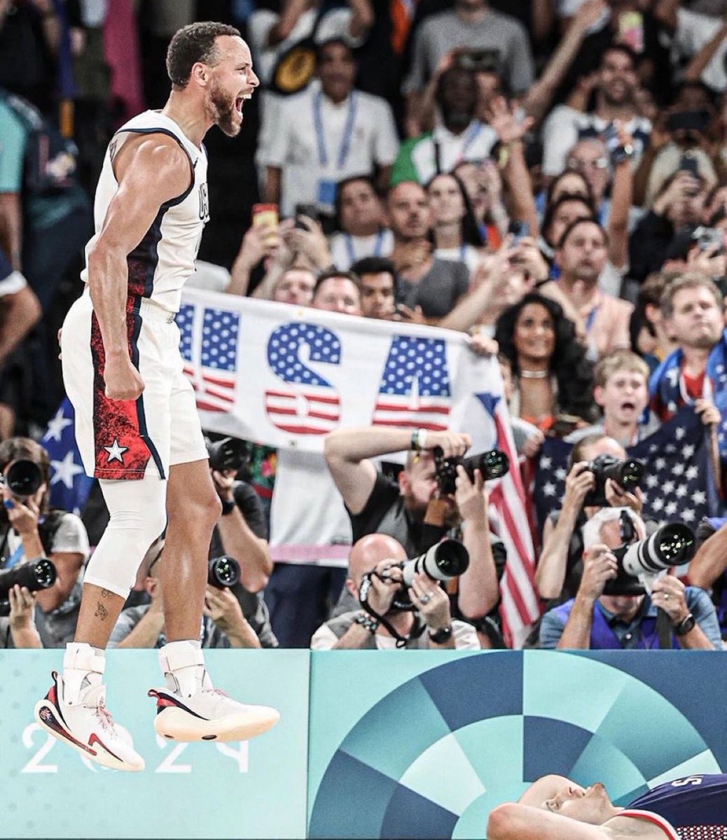 This Steph Curry photo going down in history